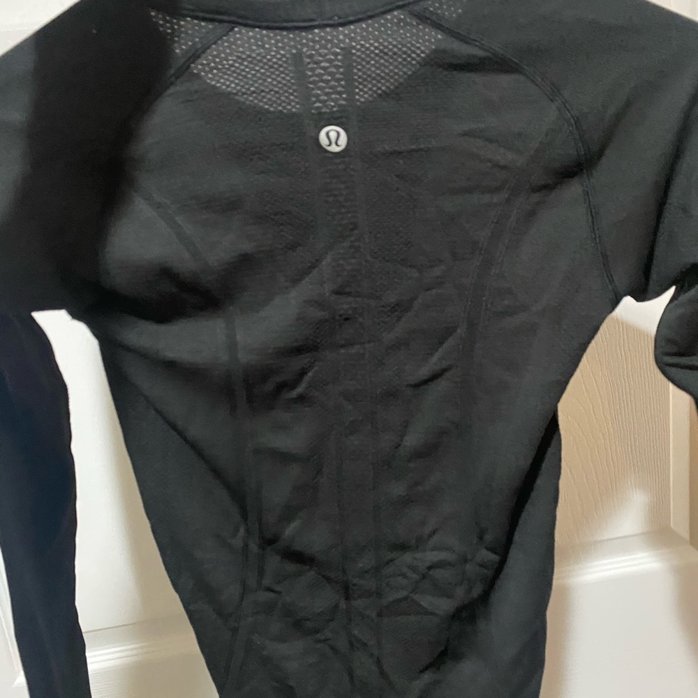 Two Lululemon long sleeve shirts